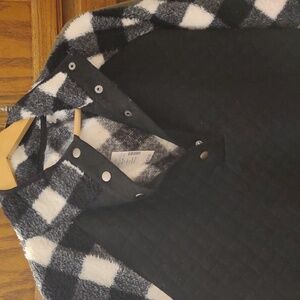 Womens Maurices Black and White Plaid Sherpa Sweatshirt Size Med, brand new.